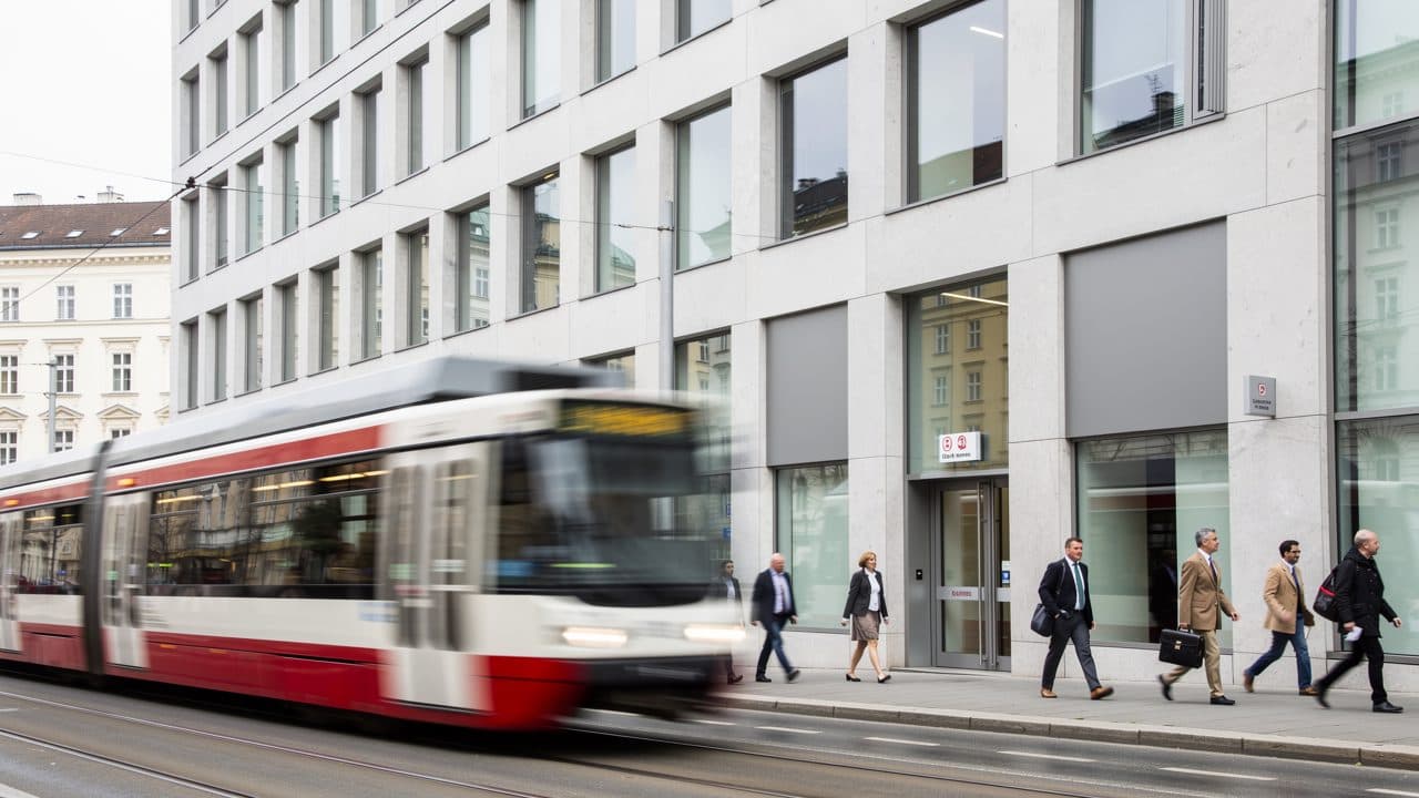 Slowenische NLB erhöht Angebot für Addiko Bank auf 33,50 Euro je Aktie