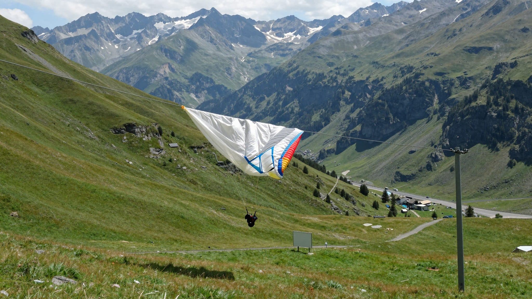 Paragleiter prallt im Bezirk Spittal an der Drau gegen Stromleitung und bleibt unverletzt