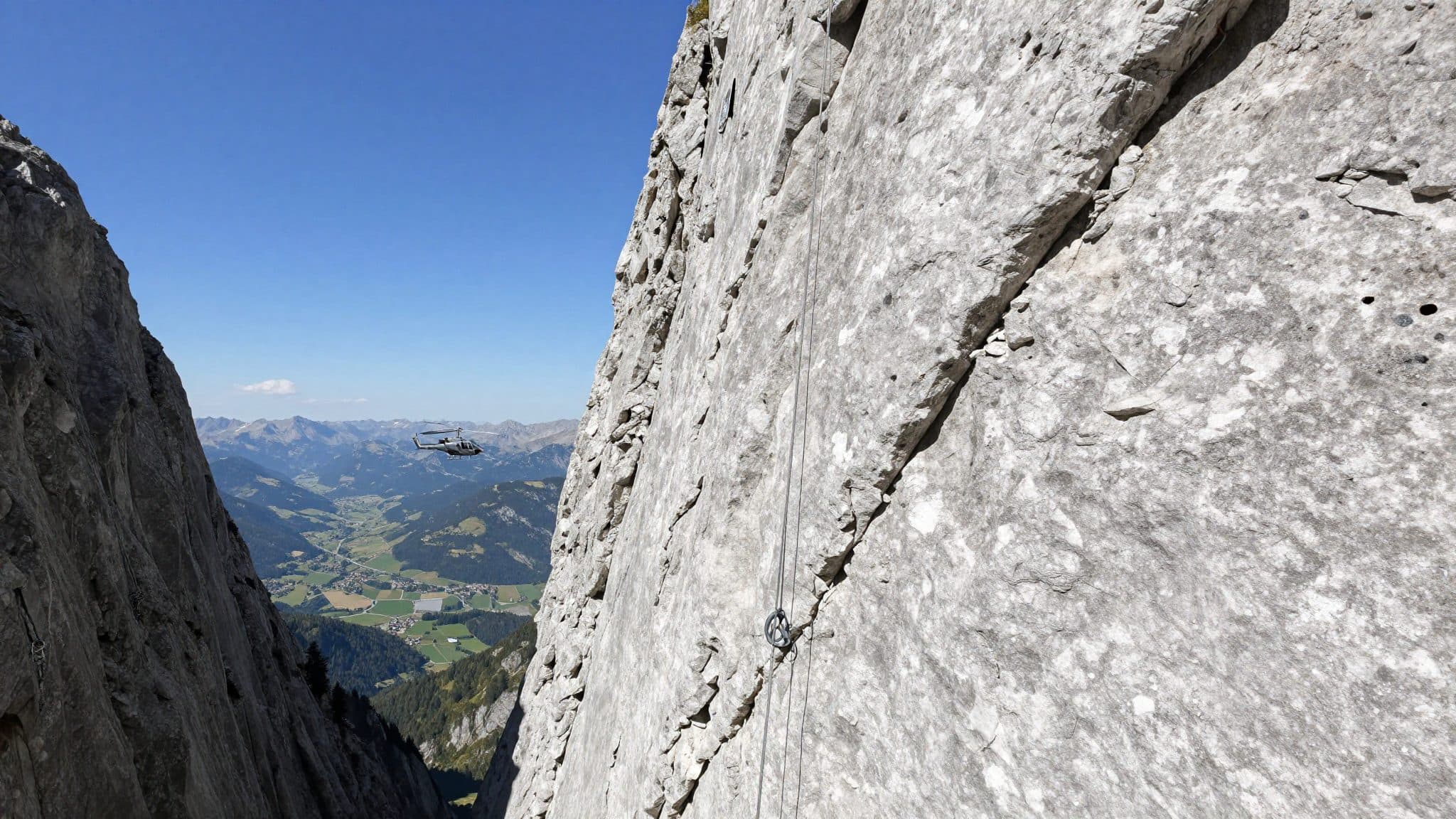Erschöpfte Wanderin in Osttirol per Tau aus Klettersteig geborgen