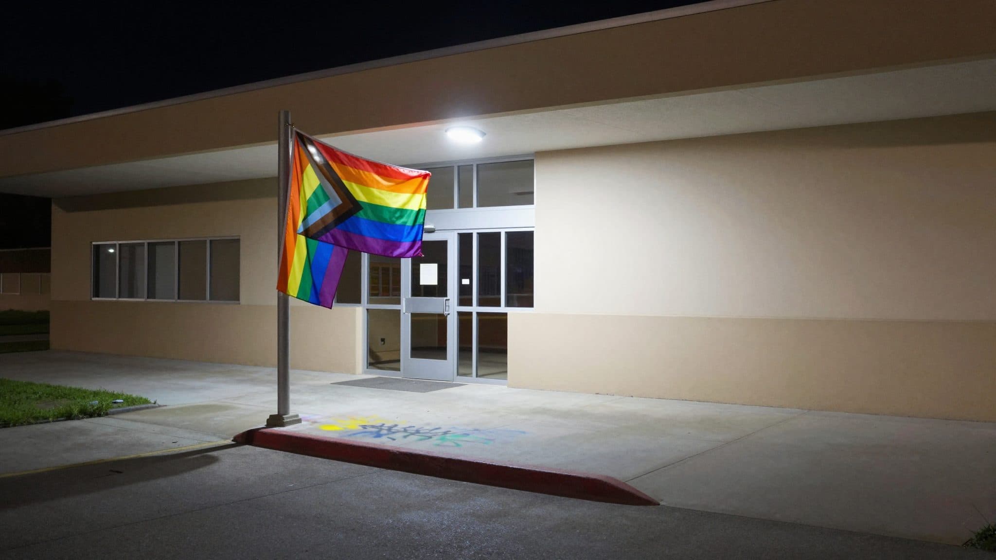 Polizei ermittelt nach zwei Vorfällen am BRG Horn: 50.000 Euro Schaden und LGBTQ-feindliche Schmierereien