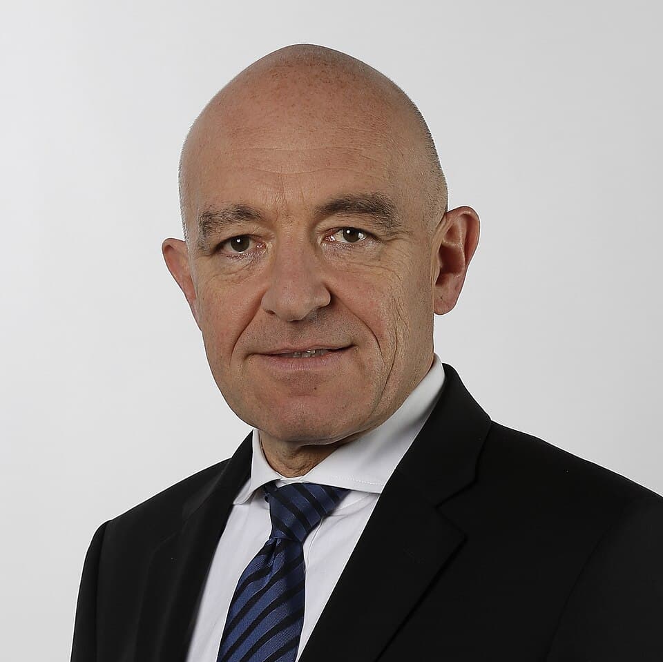 Daniel Jositsch (2015, cropped)